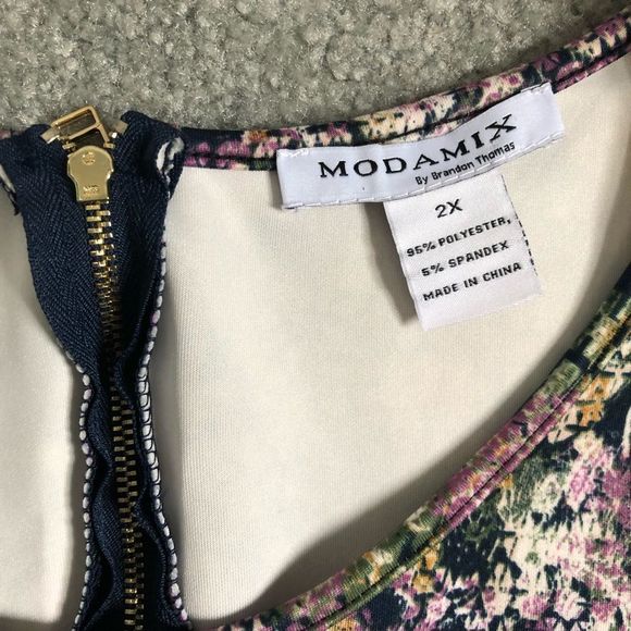 Snakeskin Flutter Sleeve Top - Picture 4 of 6